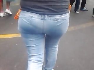 Culona en jeans